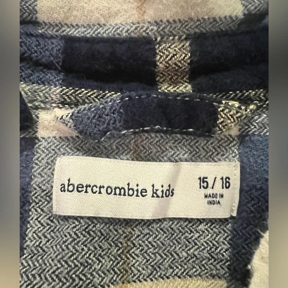 Abercrombie Kids boys plaid flannel button-up size 15/16 navy/cream